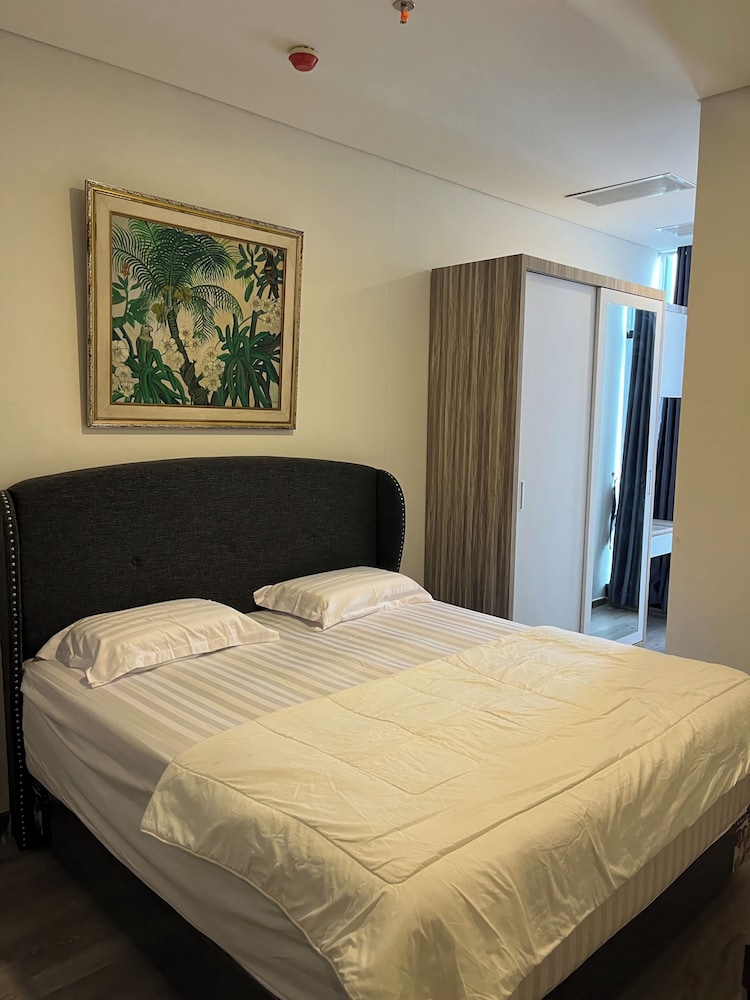 Superior Apartment, 3 Bedrooms, Kitchen, City View
