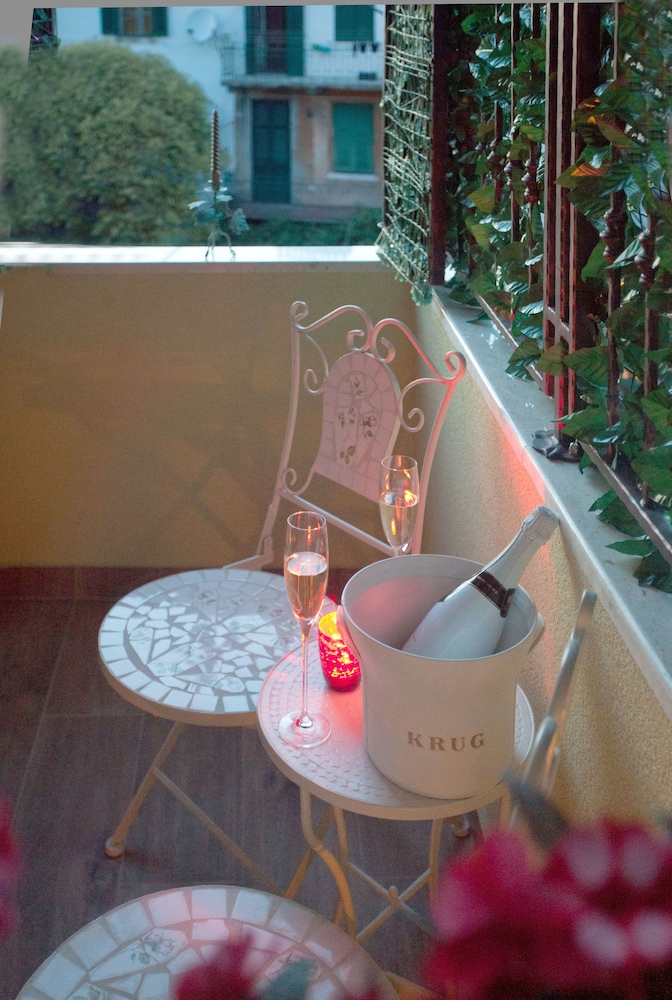 Deluxe Double Room, Balcony - Photo 9
