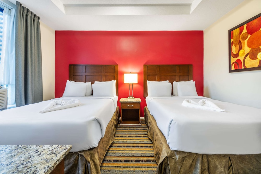 Suite, Multiple Beds, Non Smoking photo 3