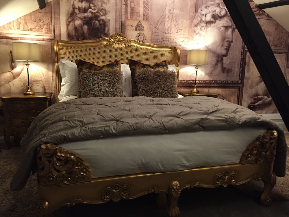 Signature Loft, 1 King Bed (Castle Keep - Top floor, Stair access) photo 3