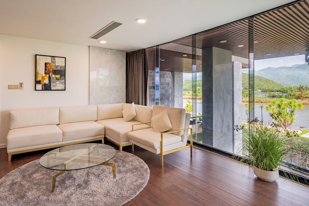 Royal Suite, 2 Bedrooms - Photo 12