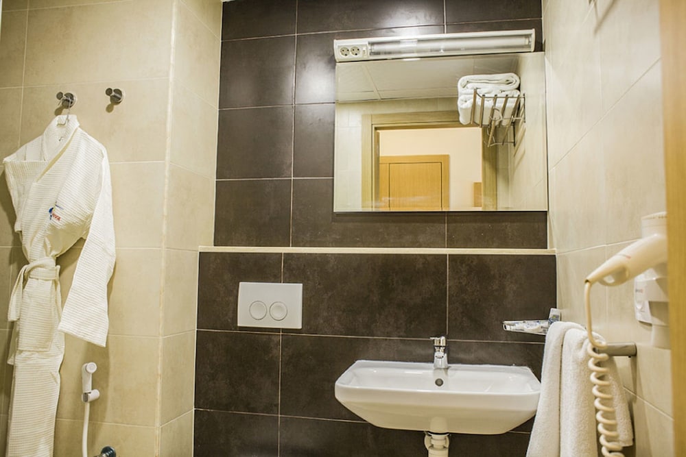 Classic Single Room, 1 Large Twin Bed, Sea View photo 3