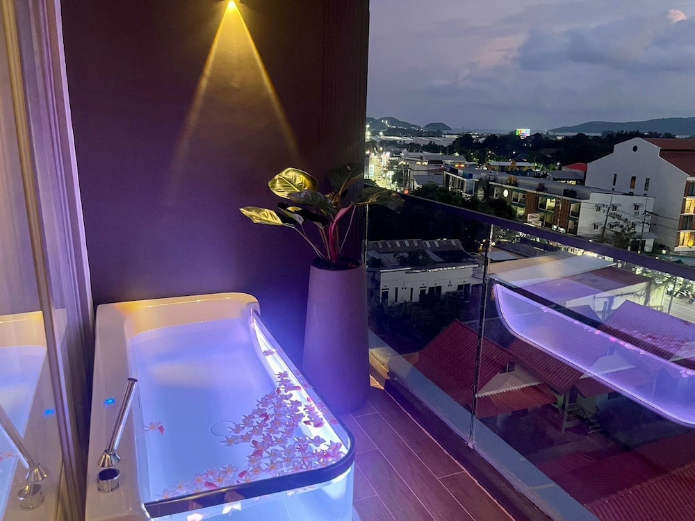 Premium Deluxe Double Room - Photo 16