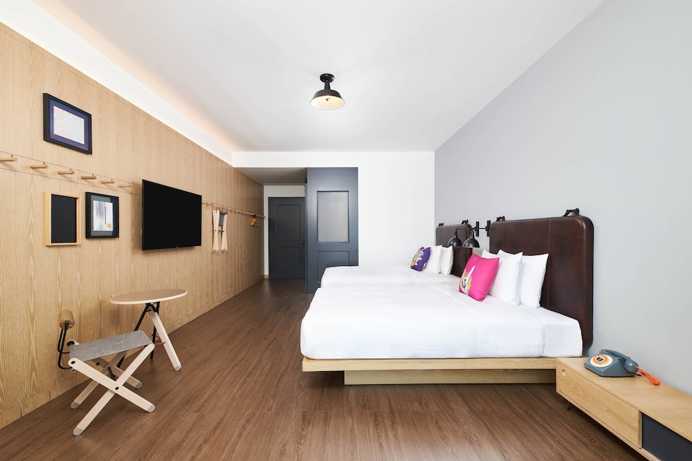 Standard Room, 2 Twin Beds, City View - Photo 1
