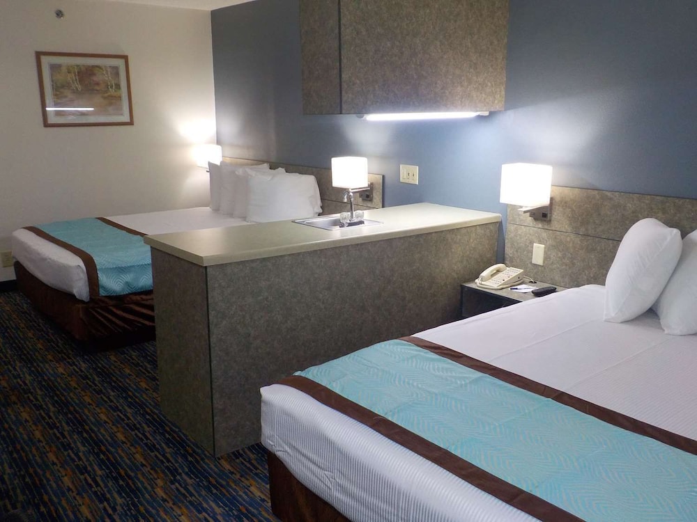 Suite,  2 Queen Beds, Non Smoking, Refrigerator & Microwave photo 2