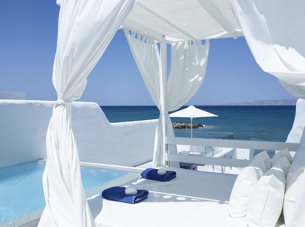 Spa Suite Seafront with Private Heated Pool thumbnail 5
