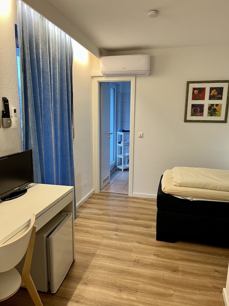 Basic Single Room, Private Bathroom photo 1