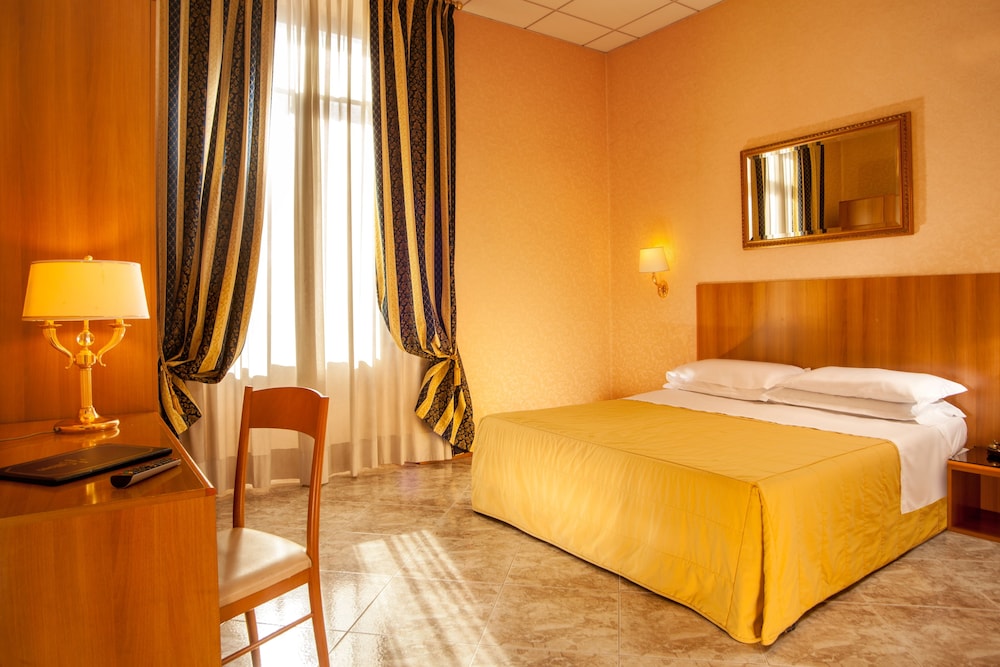 Double or Twin Room photo 3