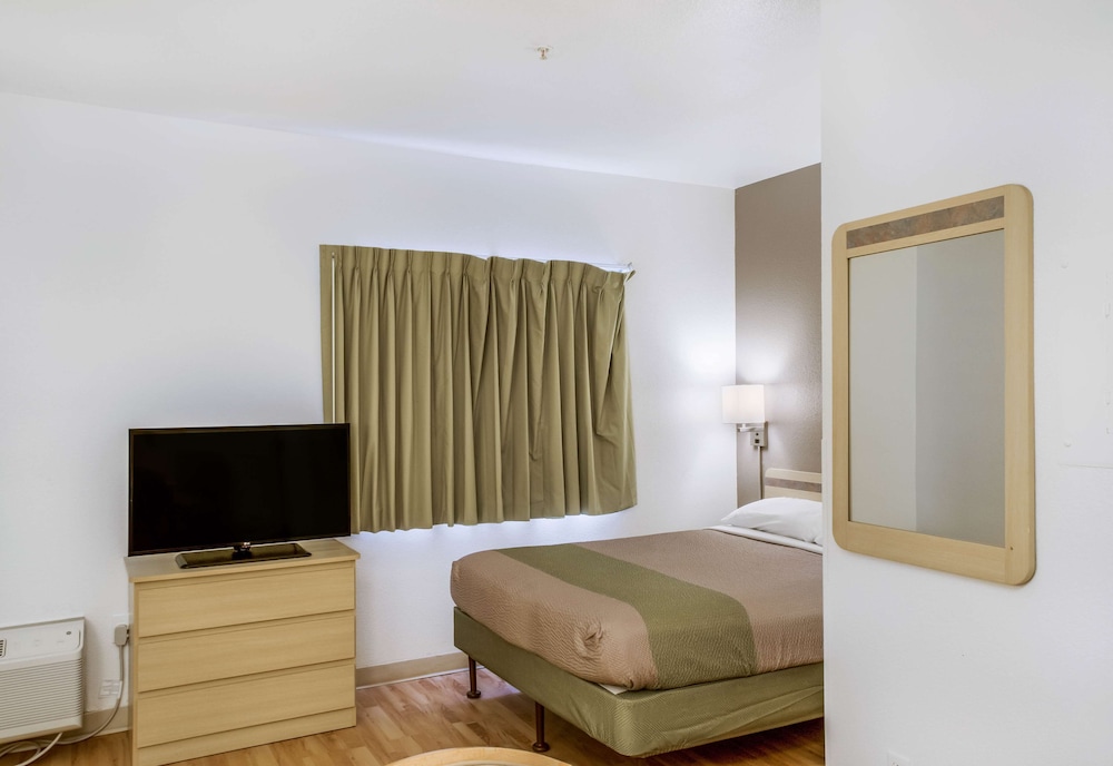 Deluxe Single Room, 1 Queen Bed, Non Smoking, Kitchenette photo 1