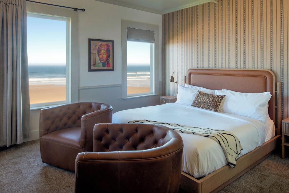 Maya Angelou - Oceanfront King photo 1