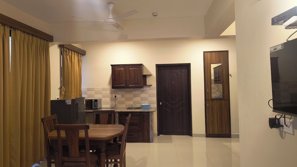 Family Apartment, 1 Bedroom, Balcony, Lake View photo 2