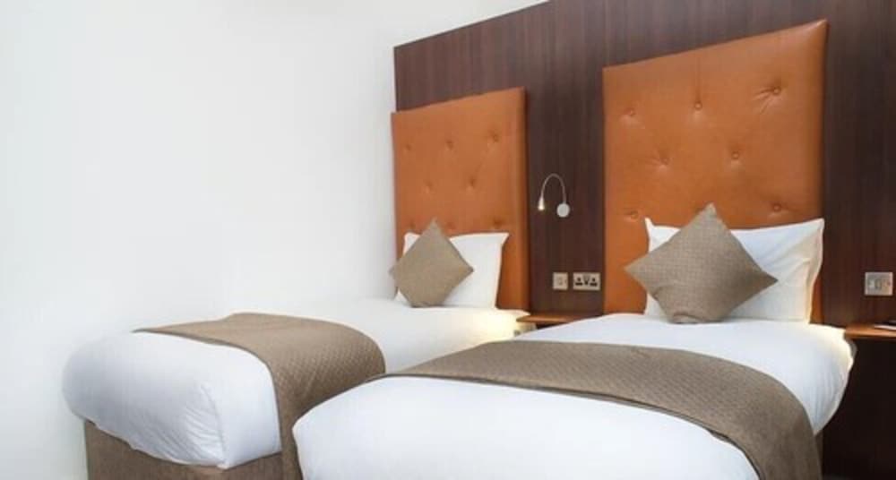 Standard Twin Room - Photo 3
