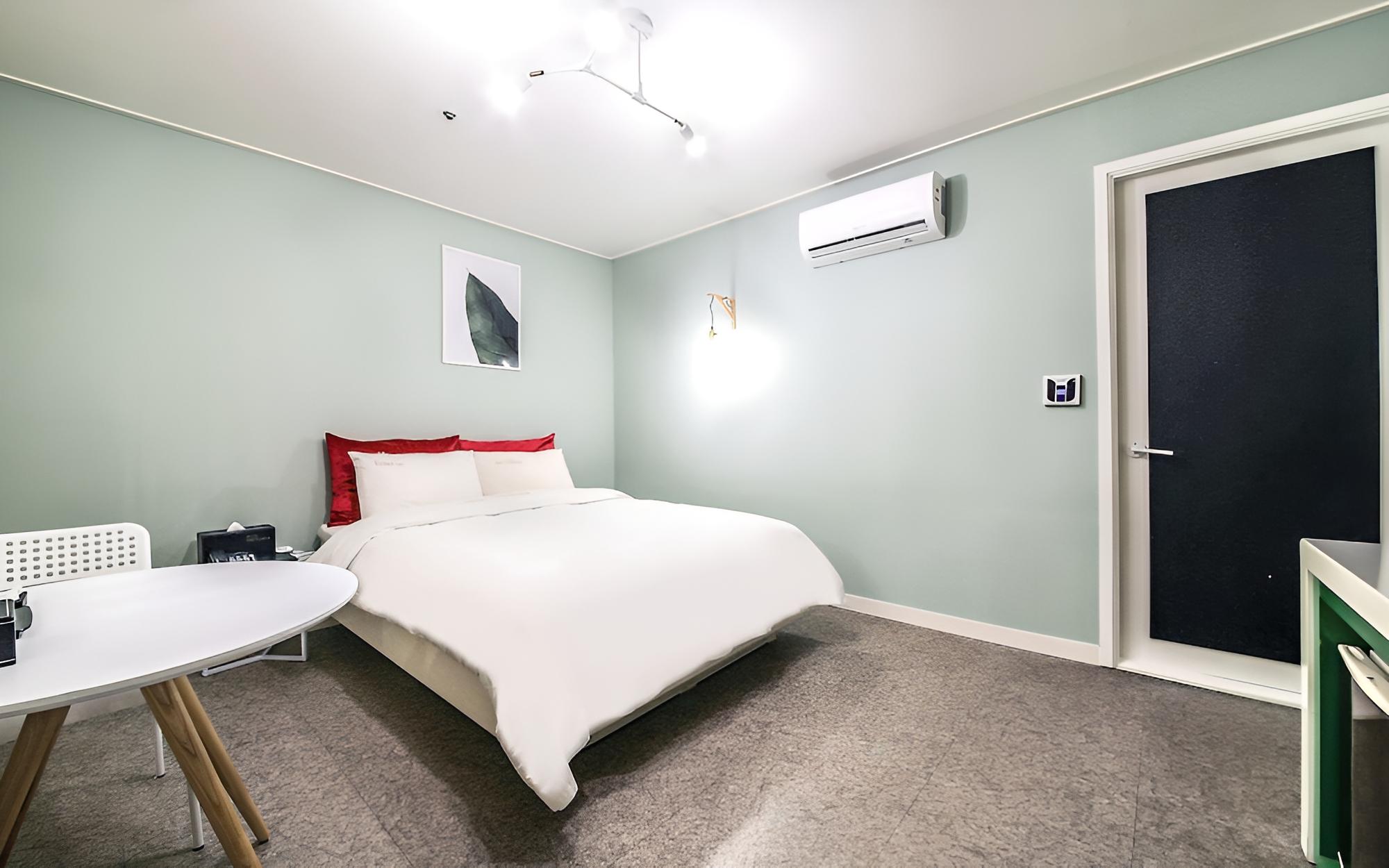 Room (Standard non-smoking room (Netflix av) photo 1
