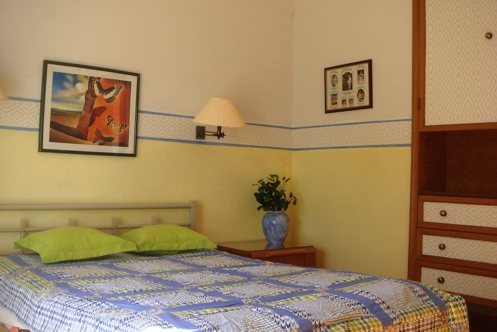 House, 2 Bedrooms photo 3