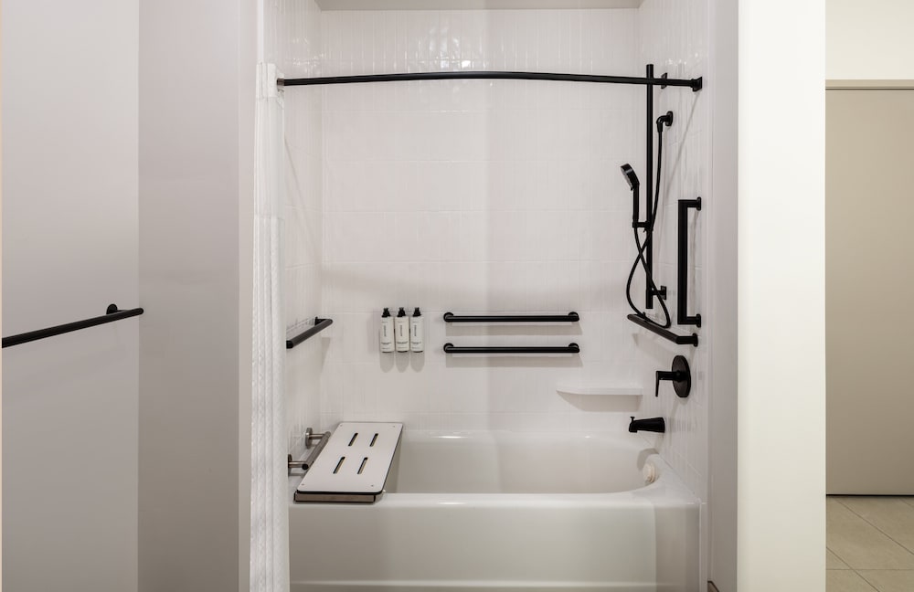 Studio Suite, 2 Queen Beds, Accessible (Communications, Mobility, Access Tub) - Photo 4