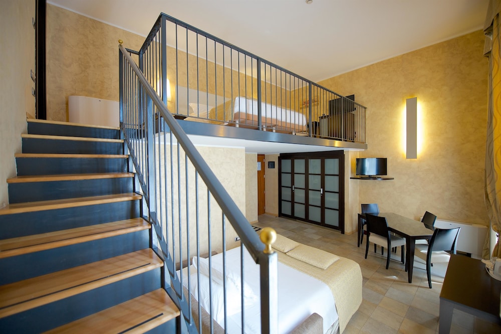 Family Room, Multiple Beds, Non Smoking, Mezzanine (Larger Room) - Photo 9