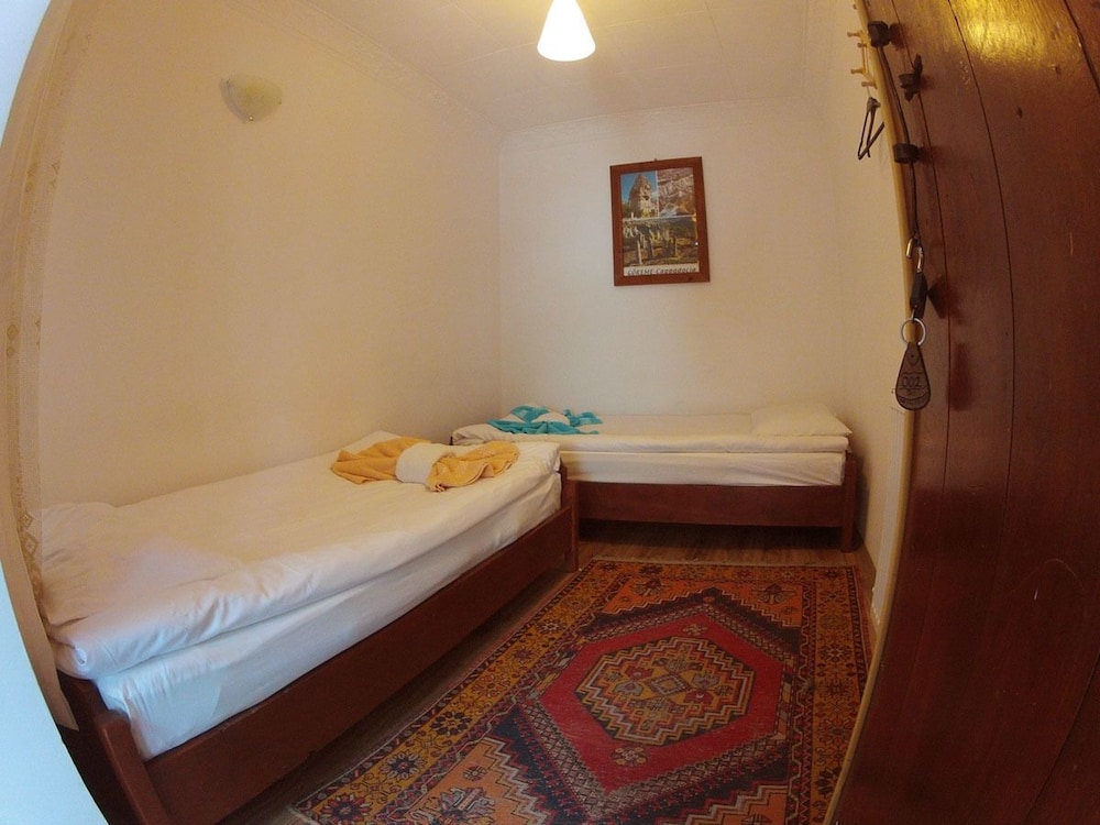 Twin Room, Shared Bathroom photo 3