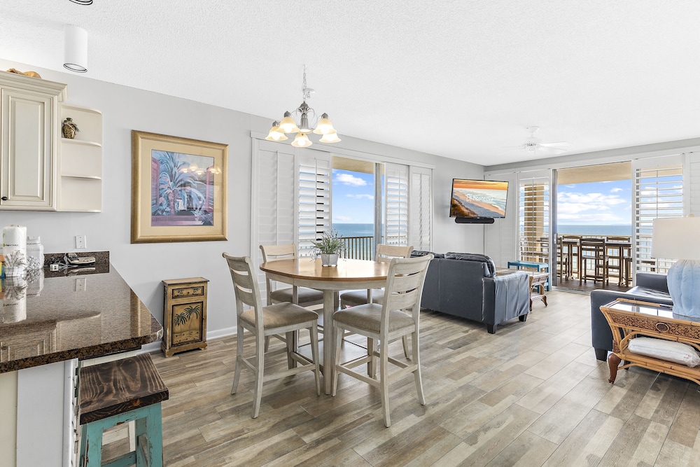 Signature Condo, 3 Bedrooms, Balcony, Beach View photo 2