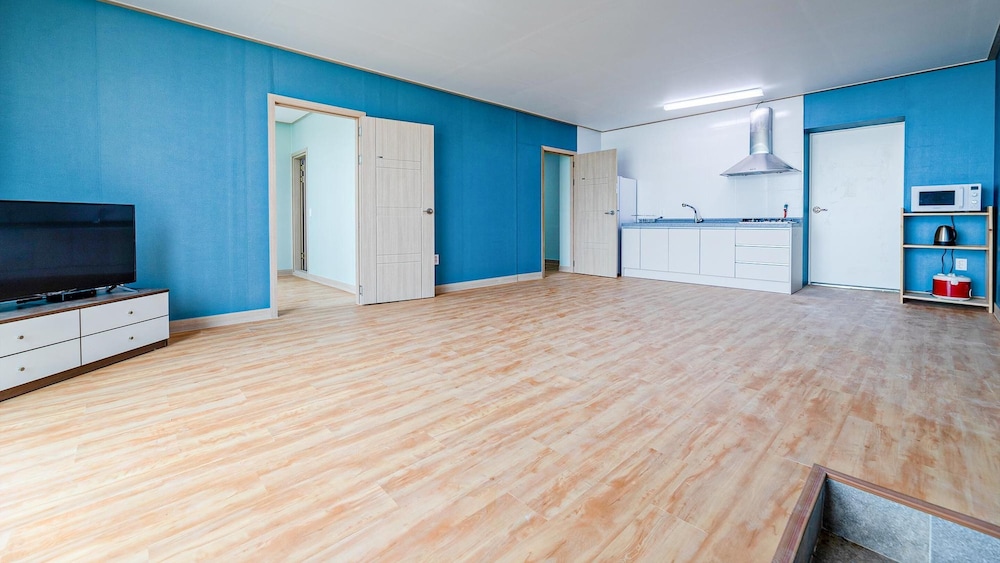 Basic Room, 2 Bedrooms (Room 102)