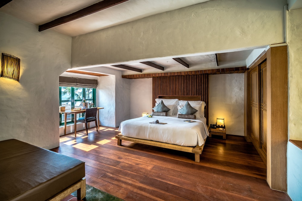 2BR Frangipani Beachfront Pool Access Suite - Photo 1