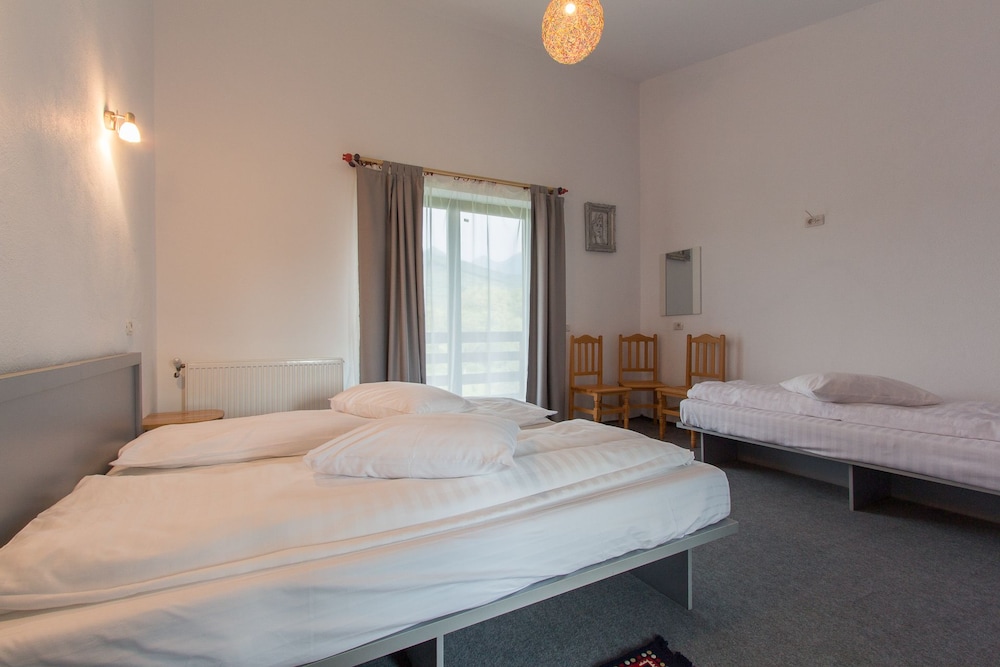 Basic Triple Room photo 1