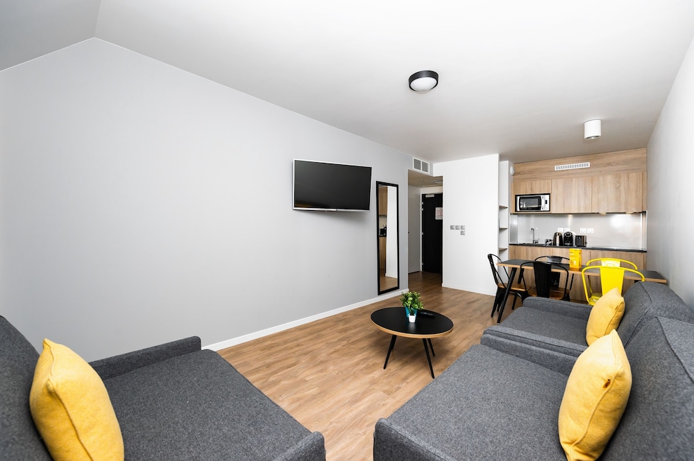 Family Apartment, 1 Bedroom - Photo 7