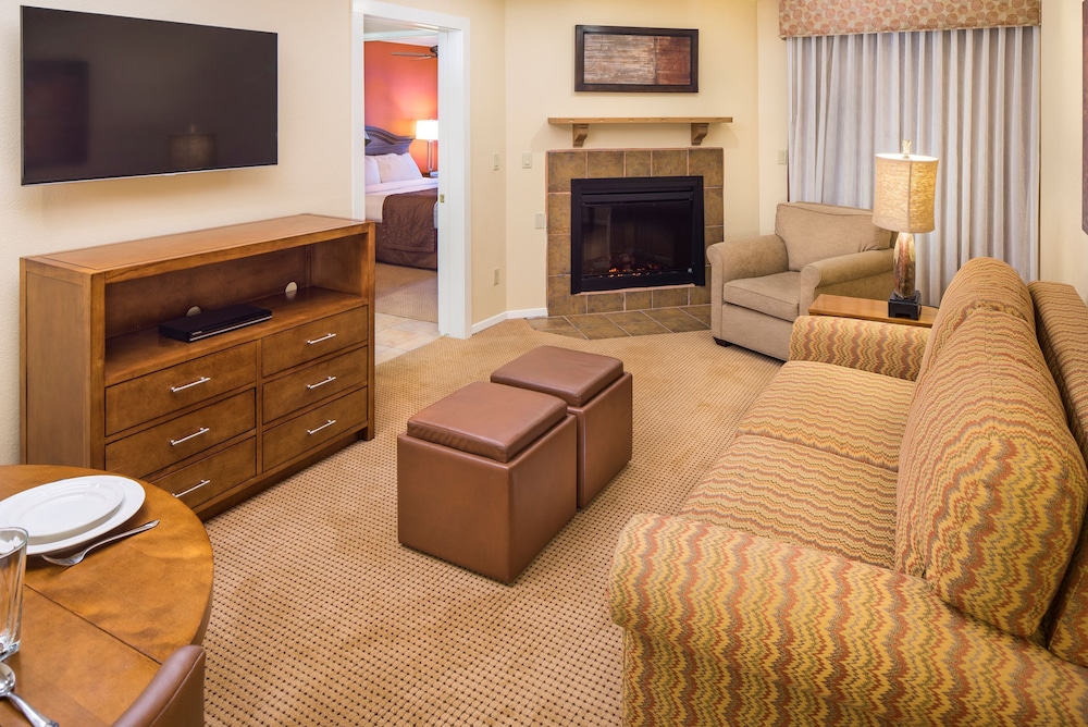 1 Bedroom 1 King Suite with Sofabed - Photo 8