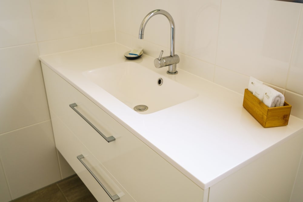 Standard Room, Multiple Beds, Non Smoking (Upgrade) - Photo 7