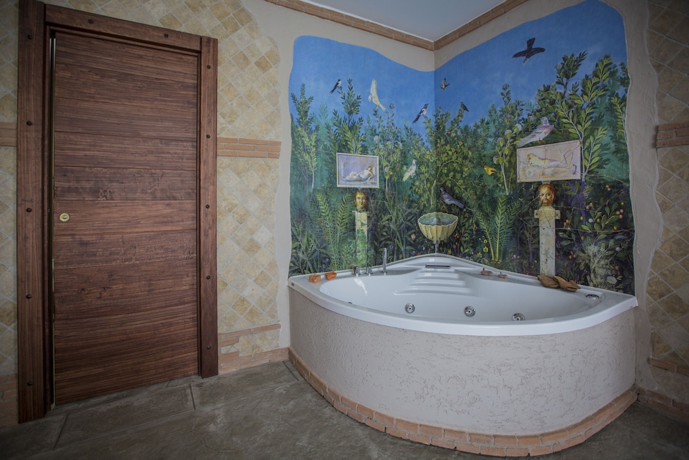Luxury Suite photo 3