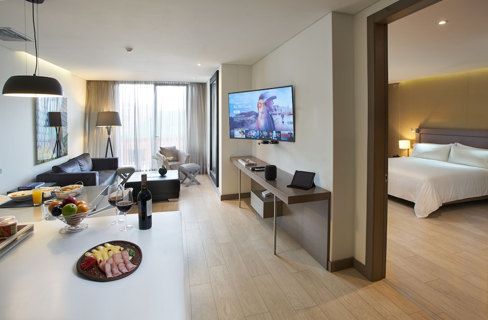 Suite (Emerald) photo 2