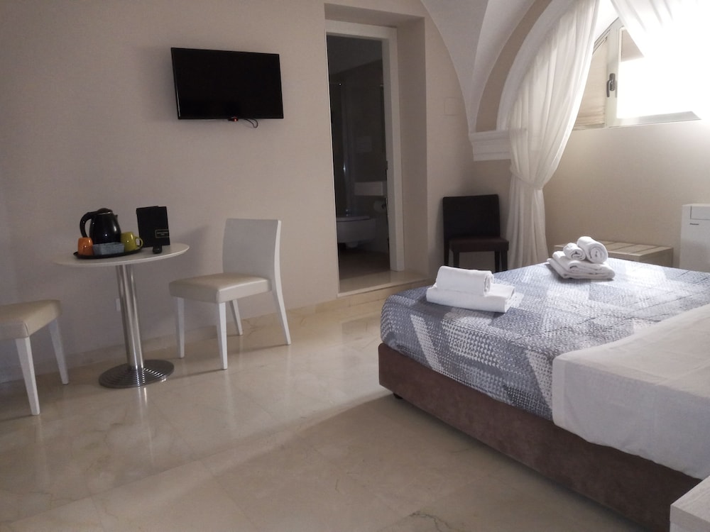 Standard Double Room photo 2