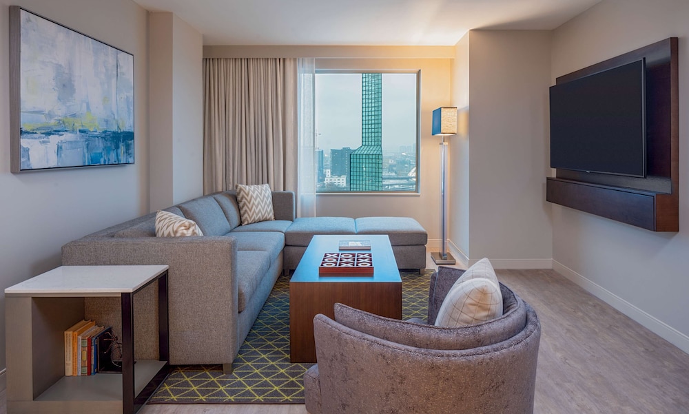 Suite, Corner