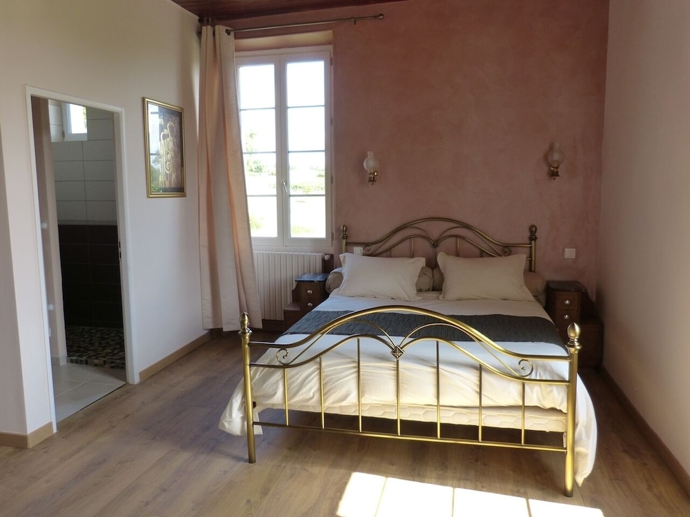 Luxury Double Room, Ensuite, Garden View (Charleston)