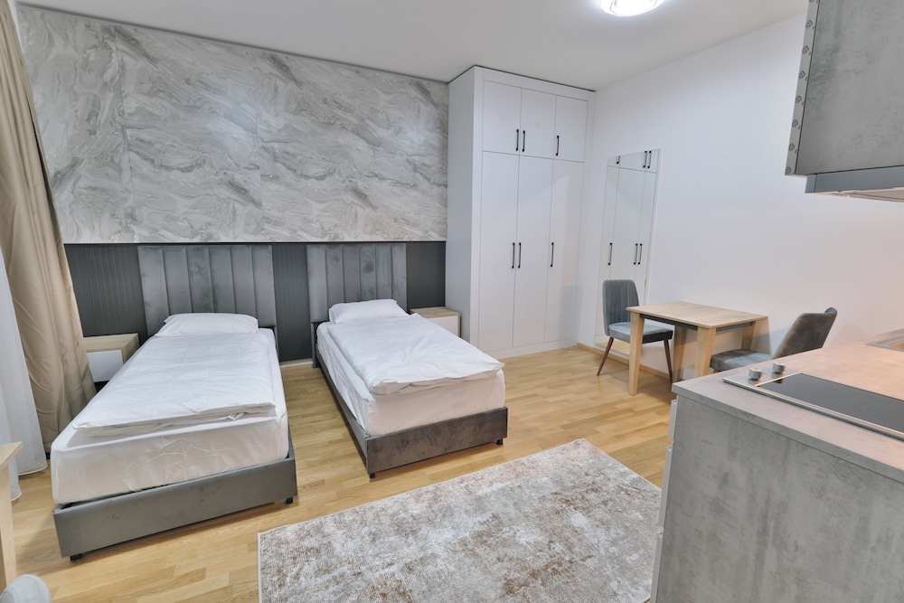 Basic Twin Room, Balcony, Courtyard View
