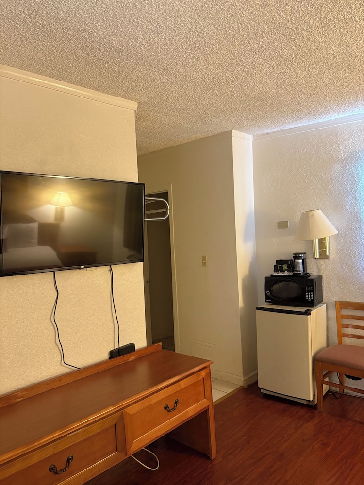Standard Room, 2 Queen Beds, Kitchenette photo 2