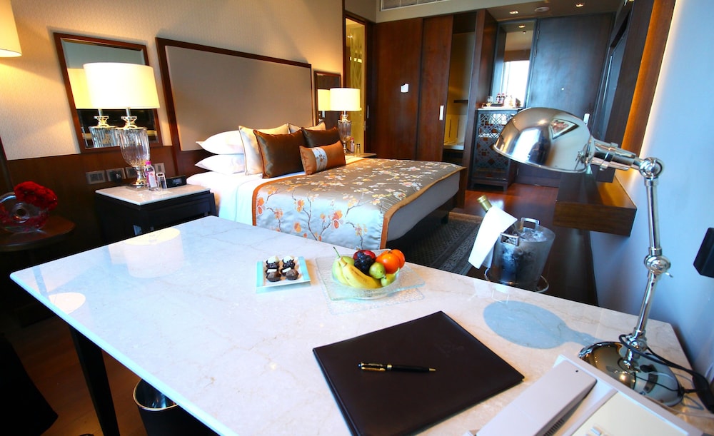 Club Room, 1 King Bed photo 2