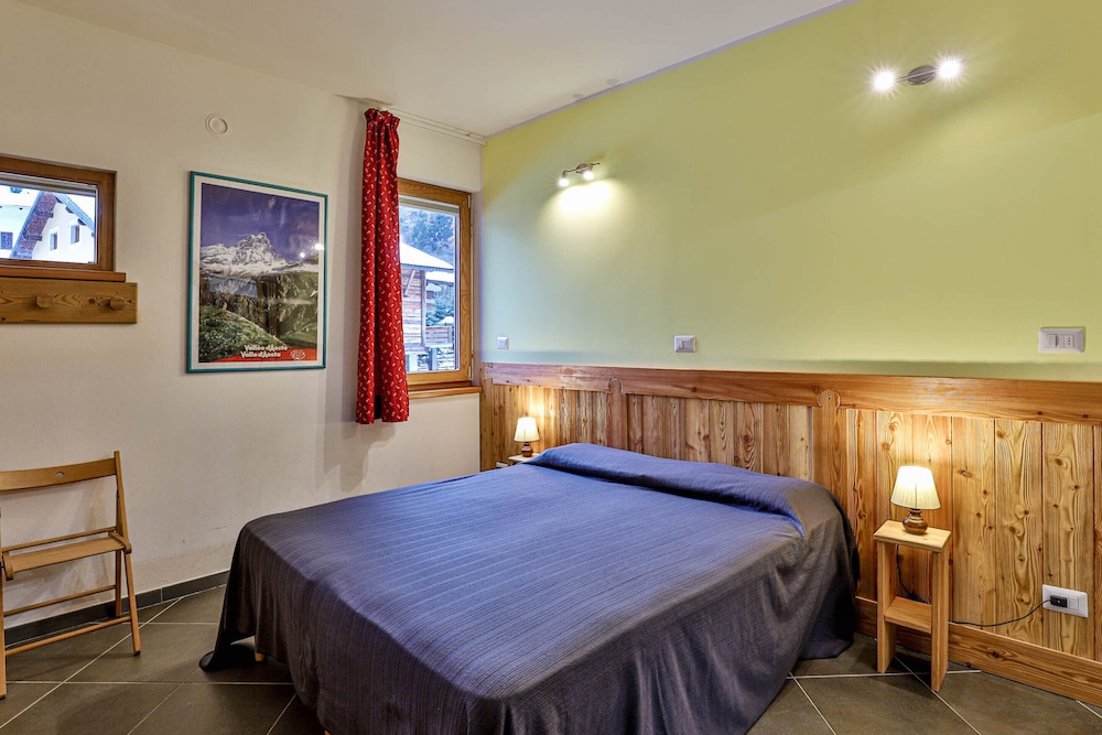 Standard Apartment, Multiple Bedrooms, Non Smoking, Mountain View