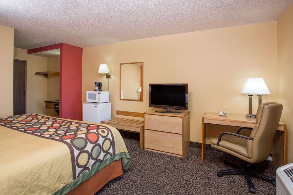 Upgraded, Standard Room, 1 King Bed - Photo 3