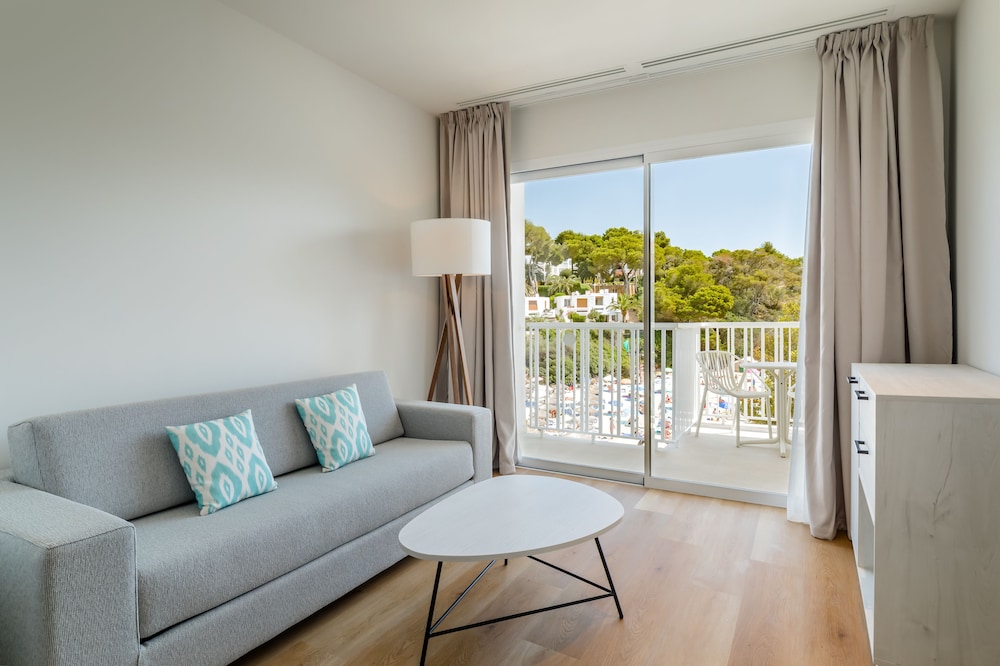 Family Room, Sea View (2 Adults + 2 Children)