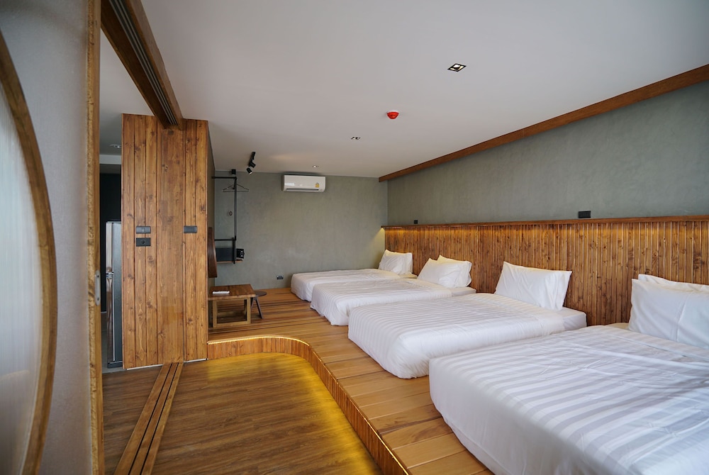 One-Bedroom Quadruple - Photo 1