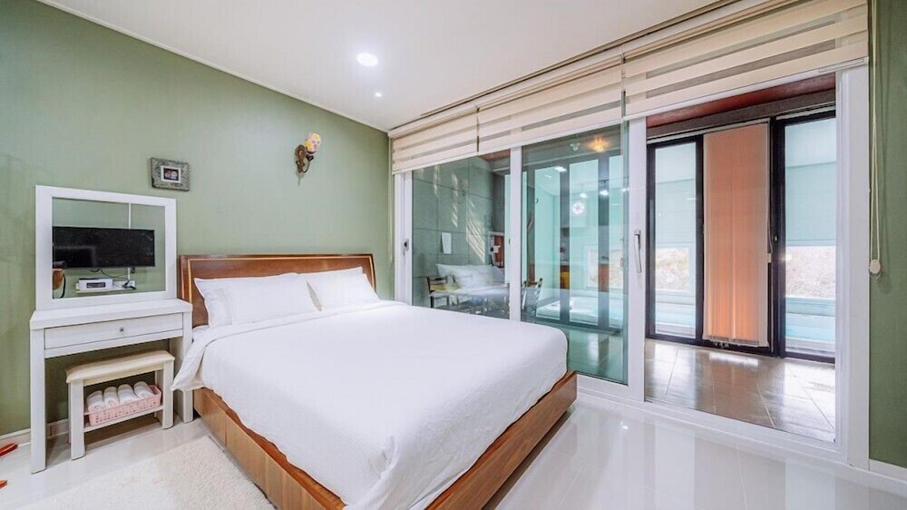 Room (Hue1) - Photo 7