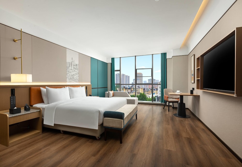 Executive Suite, 1 King Bed, Non Smoking photo 2
