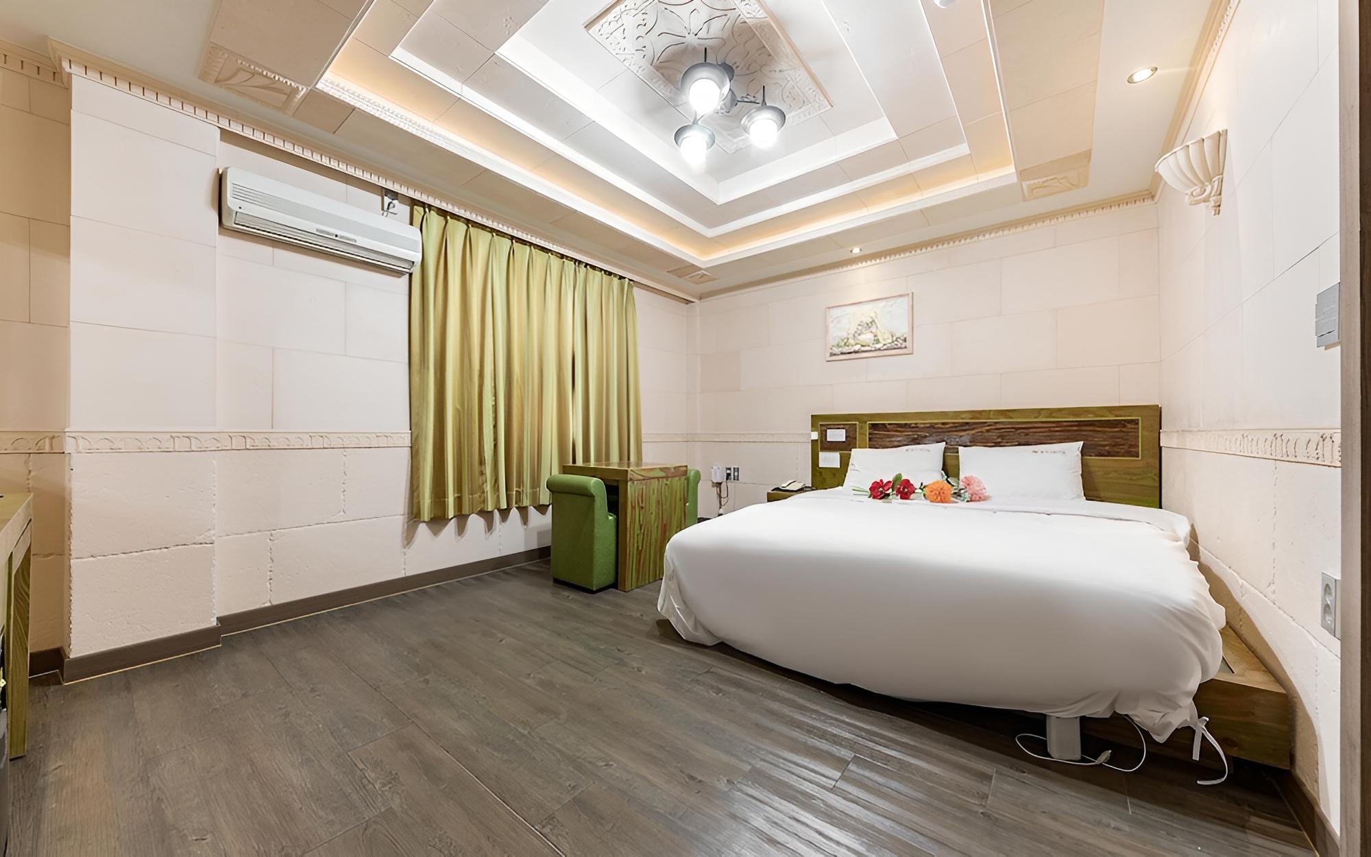 Room (Special room (healthy loess room)) - Photo 1
