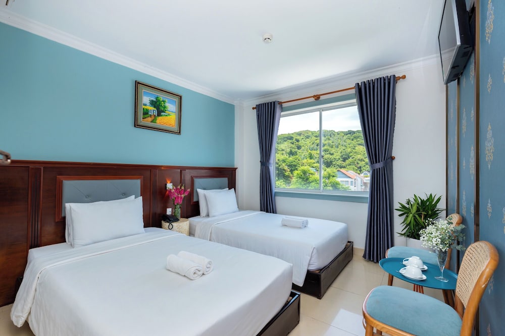 Twin Room with Mountain View