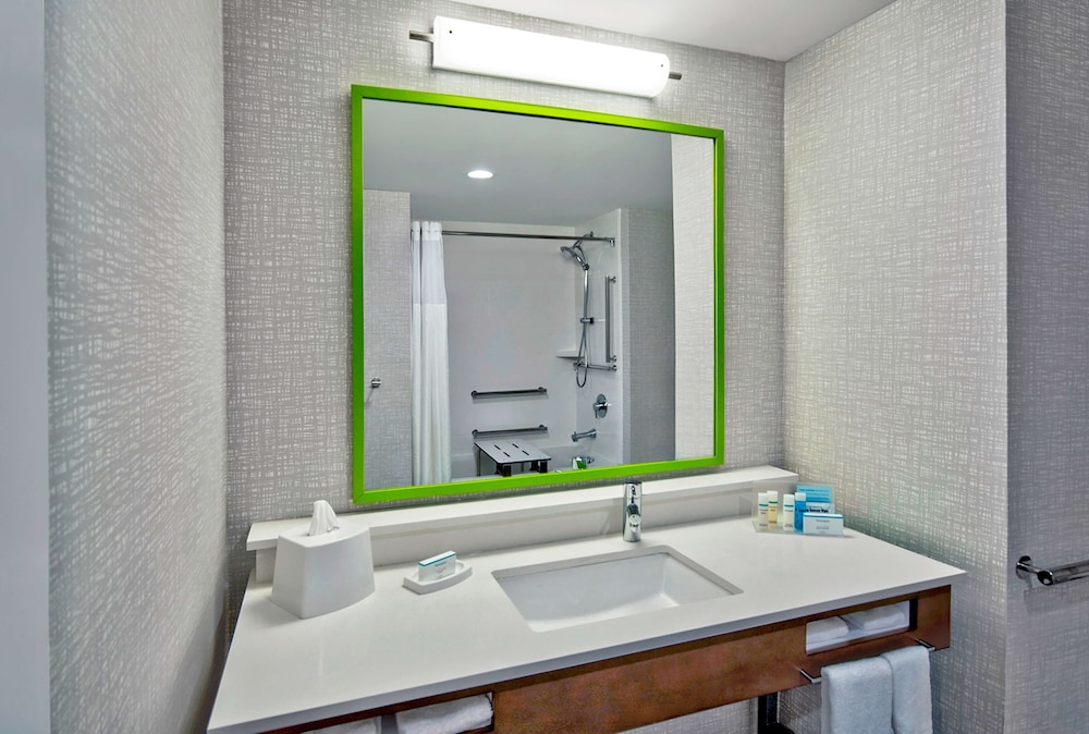 Room, 2 Queen Beds, Accessible, Bathtub (Mobility & Hearing) - Photo 5