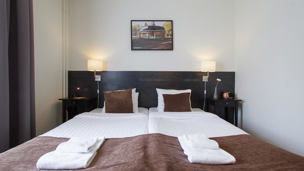 Standard Room, 2 Twin Beds, Non Smoking - Photo 1