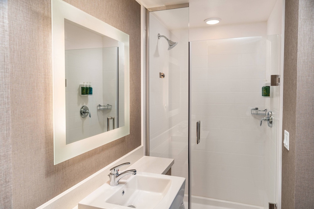 Suite, Multiple Beds - Photo 9