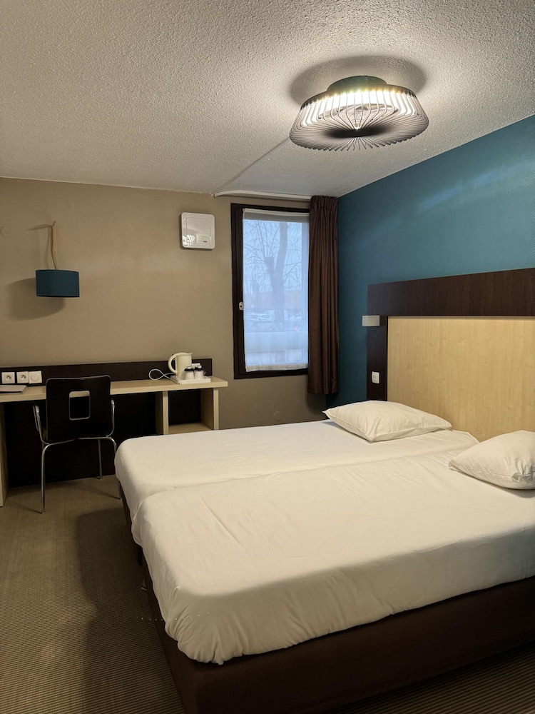Standard Room, 2 Twin Beds - Photo 3