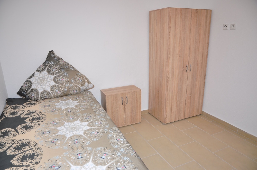 Economy Twin Room, Shared Bathroom (Nr. 5) photo 3