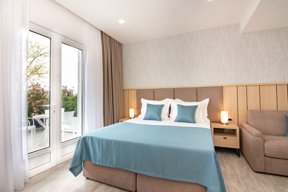 Standard Triple Room - Photo 7